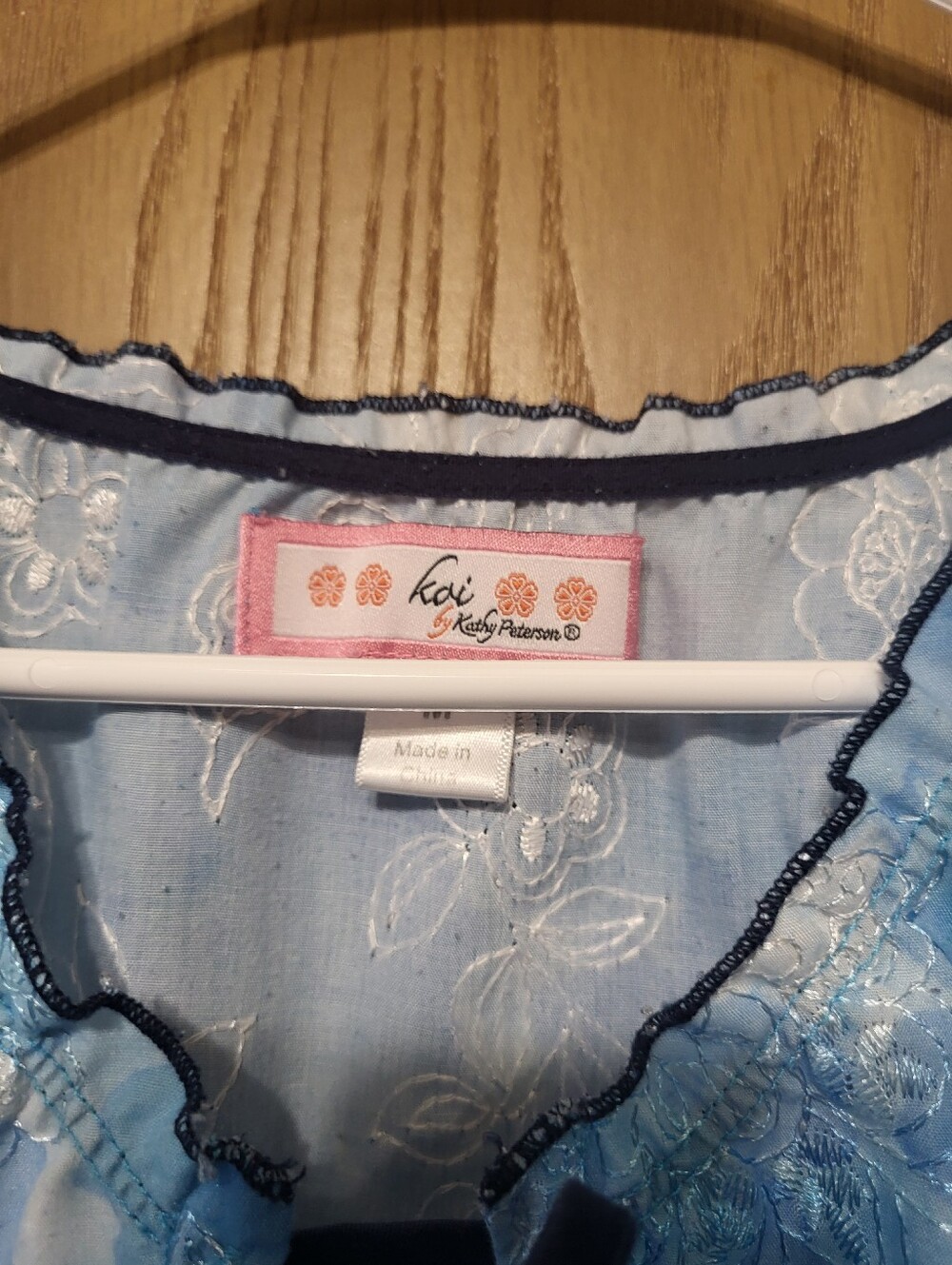 Embroidered Scrub Top - Picture 4 of 5